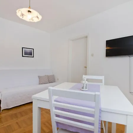 I Sobe Josica Apartment Jezera