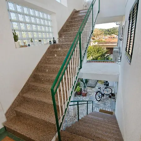 I Sobe Josica * יזרה