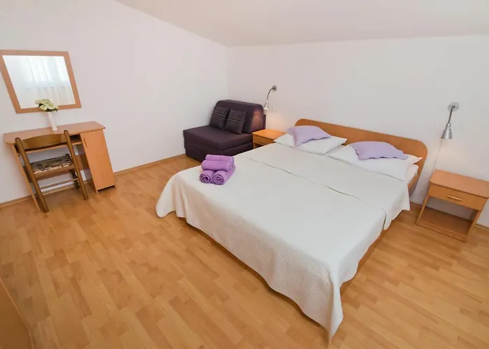Apartman I Sobe Josica Jezera